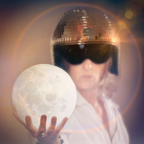 MISS D’AILES "Girl on the Moon"